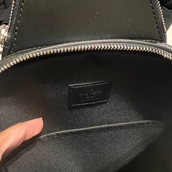 *****AUTHENTIC ****Avenue Slingbag NM Louis Vuitton - Picture 1 of 6